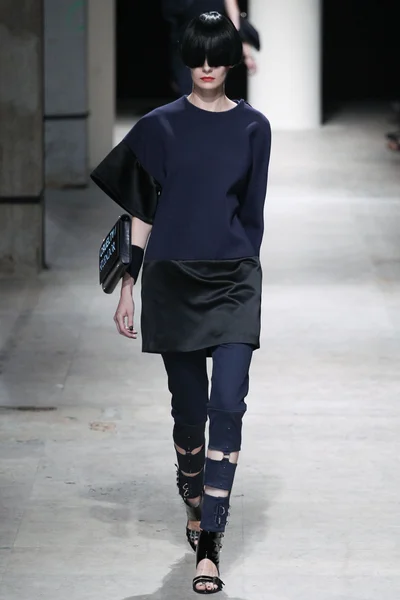 Look 18